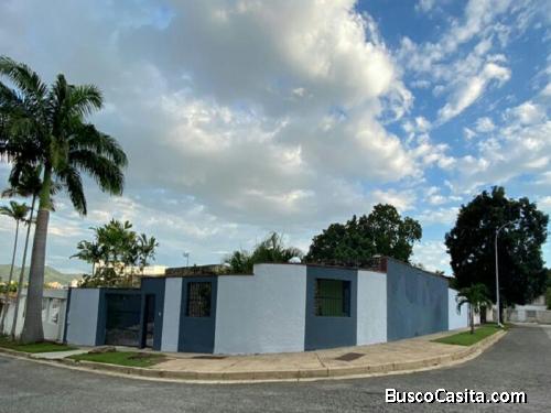 SKY GROUP Vende casa en El Parral calle cerrada