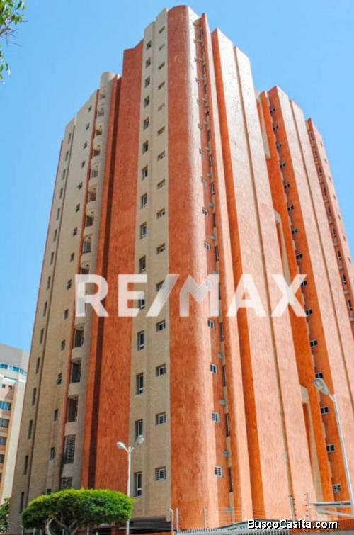 Apartamento En Venta: Edificio LUNA (Sector La Lago, al lado de Canel)