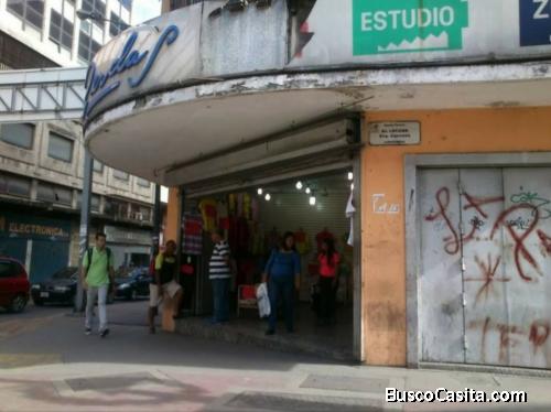 LOCAL  ESQ AV LECUNA 