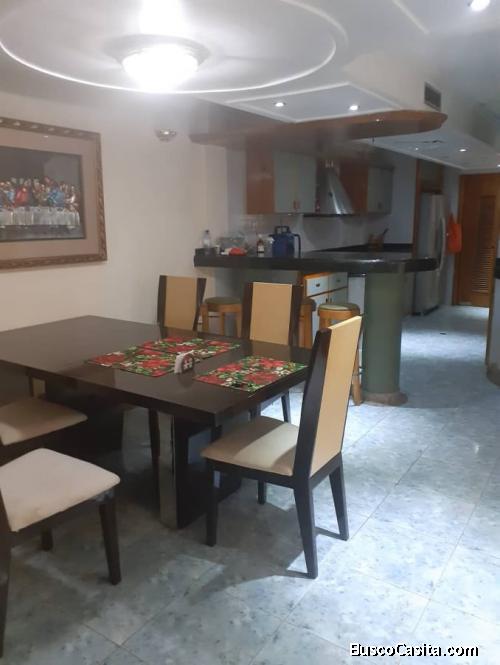 Vendo hermosa casa, moderna de dos niveles, ubicada en Villa Africana