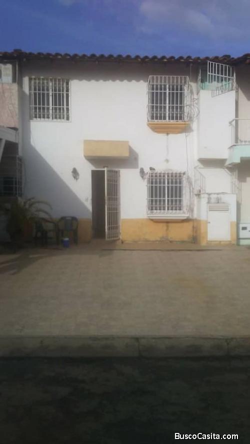 Vendo town house en Isla Dorada