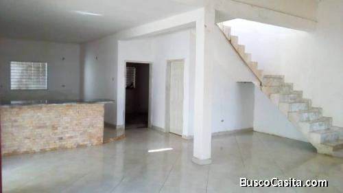 Vendo cómodo town house en Villa Jade