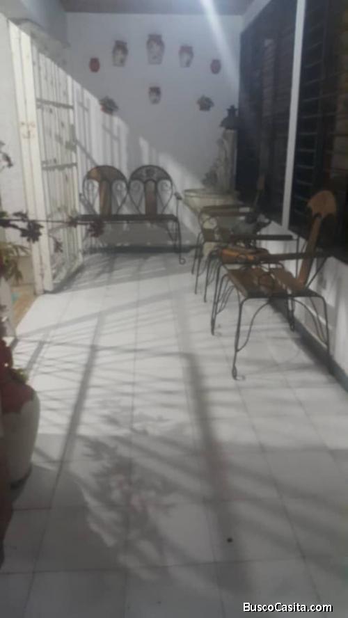 Vendo amplia casa en la Urb. Moreno de Mendoza