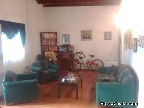 Vendo casa de esquina en UD-146