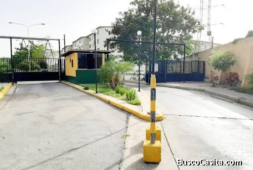 Venta Apartamento 65 M2 Urb. Paraparal Los Guayos - RAP88