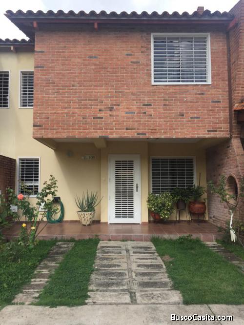 SKY GROUP PLATINUM VENDE Town House en Villa Jardín, San Diego