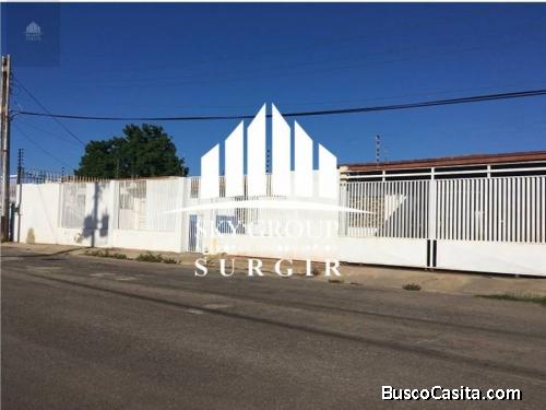 CASA HERMOSA  EN LA PUERTA MARAVEN