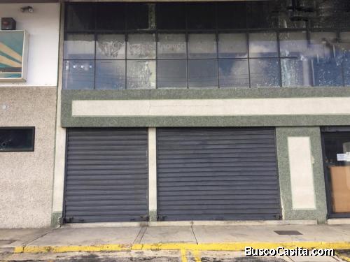 SKY GROUP PLATINUM VENDE Local tipo Galpón en Av Michelena