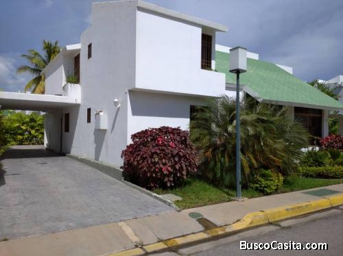 EN VENTA CASA EN URB. LA GUARIMBA, AV. DANIEL CAMEJO OCTAVIO, LECHERIA