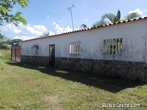 Hermosa casa con amplio terreno, cerca de higuerote