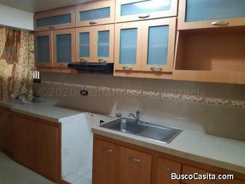 Vendo practico apartamento en Av Goajira Maracaibo