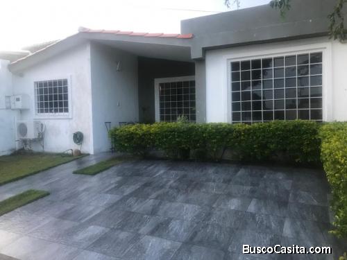 Hermosa casa en Cabudare vía club del Golf