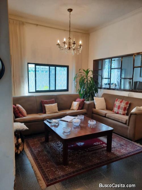 Casa a media cuadra de la av Andrés bello