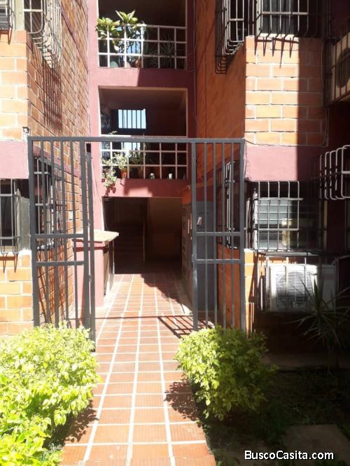 Se Alquila Apto en Res. Orión, acceso a internet y cable.