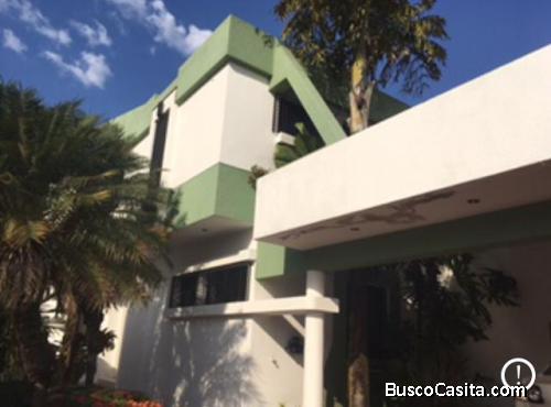 EN VENTA UNA BELLA Y MODERNA QUINTA DE 400 M2 EN LA URBANIZACIÓN LAS CLAVELLINAS