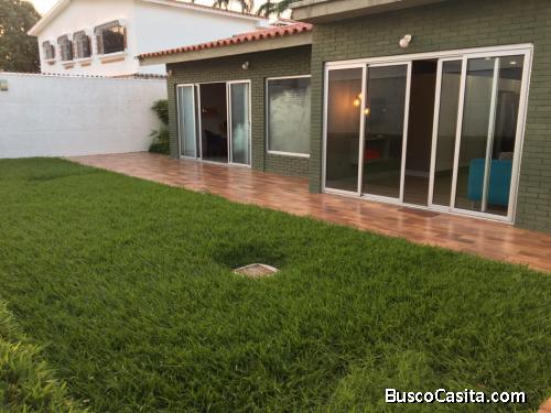 EN VENTA UNA LUJOSA Y MODERNA QUINTA DE 300 M2 EN LA URBANIZACIÓN LA VIÑA, VALENCIA