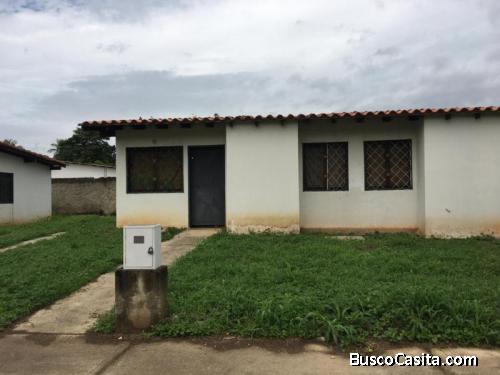 SKY GROUP PLATINUM VENDE Terreno con Casa en El Polvero