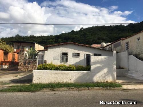 SKY GROUP PLATINUM VENDE Casa en La Esmeralda San Diego.