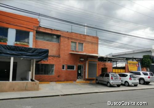 SKY GROUP PLATINUM VENDE Casa comercial en El viñedo.