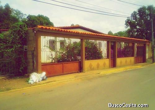 Se vende casa casi de 800metros cuadrados