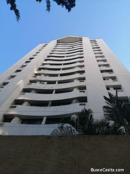 SKY GROUP Vende apartamento en Urb. Valles de Camoruco. Res. El Nogal