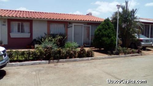 ALQUILO CASA EN URB CAMPO CLARO 