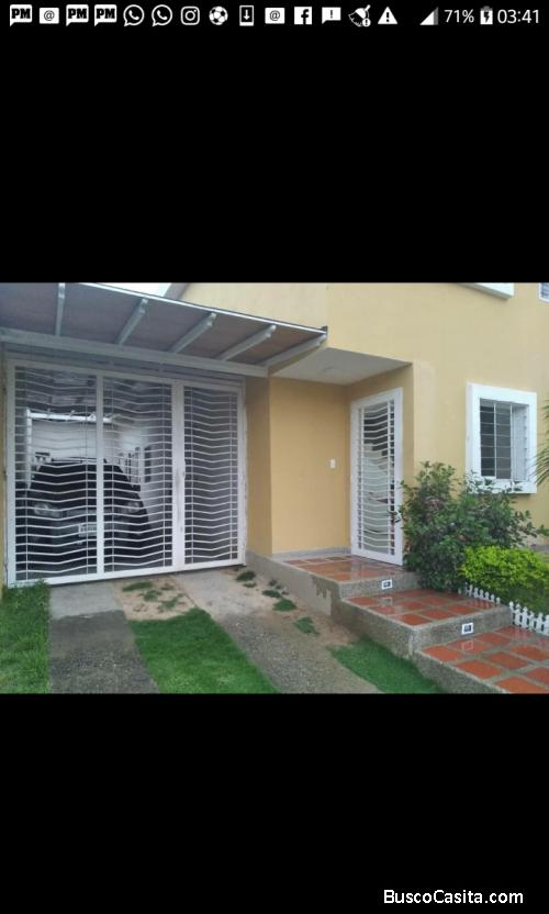 Vendo Th en Vista Dorada. Guatire