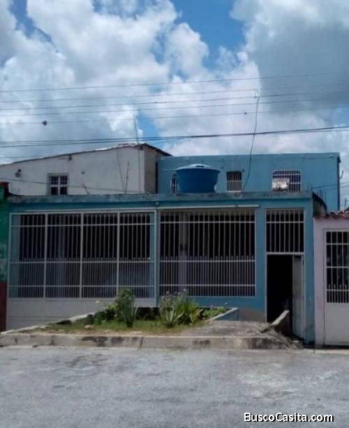 SKY GROUP PLATINUM VENDE Casa en Lomas de Funval, Valencia