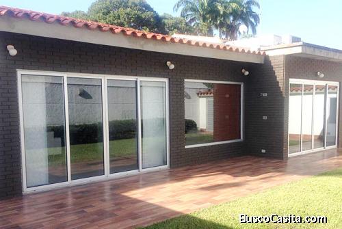 En Venta Casa de 1 Planta 303 M2 Urb. La Viña Valencia - YCS5