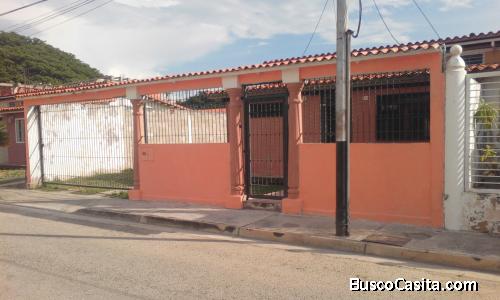 casa en urbanizcion base sucre maracay  estado araga 212 metros cuadrados 