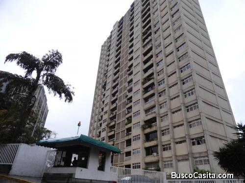 Código 20-14586 Amplio y cómo apartamento de 3 habitaciones mas servicio, 2 baños mas servicio, 2 pu