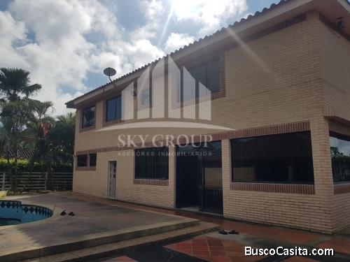 SKY GROUP PLATINUM VENDE Casa Finca en Safari, sector Jirafa