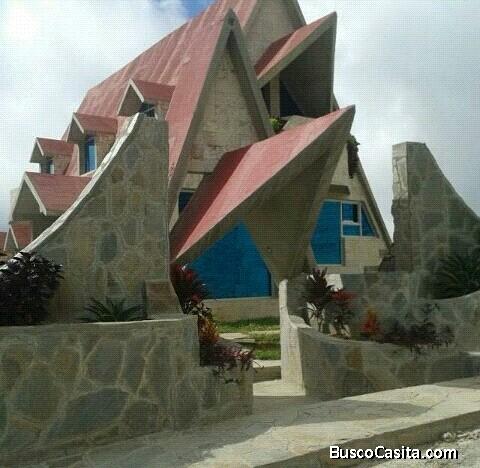 Moderna Mansión Chalet tipo Suizo de 7 pisos en San Antonio de los Altos