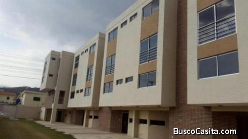 Nelly Nava Vende Casa-Quinta en El Rincon Naguanagua