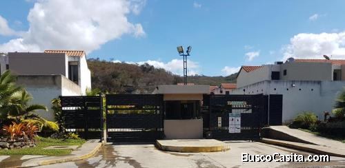 Nelly Nava Vende Casa Townhouse en Tazajal Naguanagua