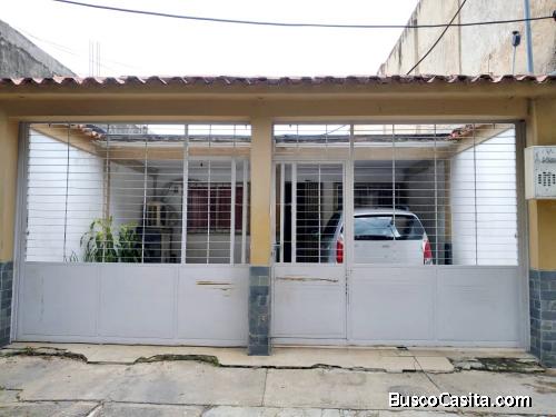 Casa en Los Jarales de 120 m2 FOC-743