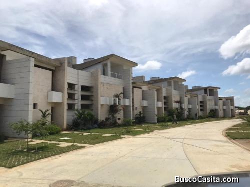 Nelly Nava Vende Casa Townhouse en Tucacas Falcon