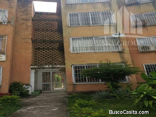 SKY GROUP PLATINUM VENDE Apartamento en Augusto Malavé, Guacara