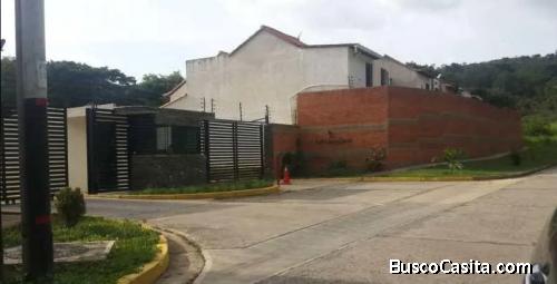 Nelly Nava Vende Casa Townhouse en Tazajal Naguanagua