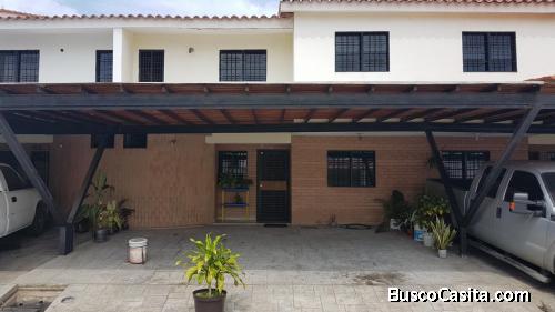 Nelly Nava Vende Casa Townhouse en Cumboto Norte Puerto Cabello