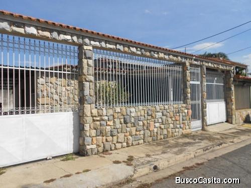 Nelly Nava Vende Casa en Los Naranjos Guacara