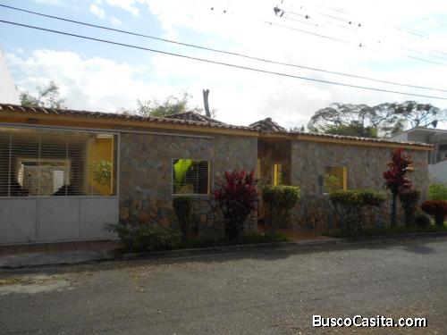 Nelly Nava Vende Casa en Chalets Country San Diego