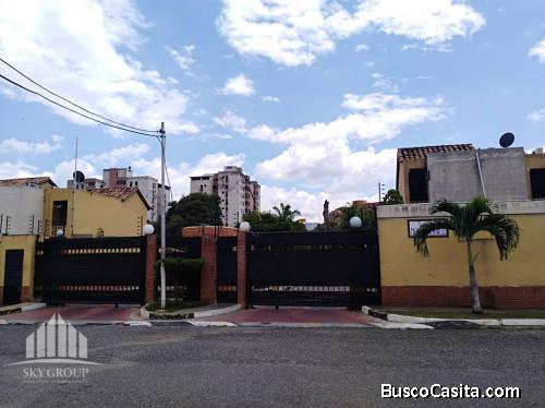 SKY GROUP PLATINUM VENDE Town House En Tazajal.
