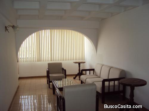 ALQUILO APARTAMENTO AMOBLADO EN RES LOS RAUDALES SOLO A PERSONA CON RESPALDO JURIDICO