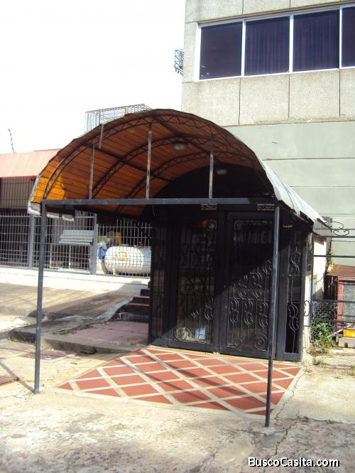 SE ALQUILA POSADA DE 8 HABITACIONES EN CASTILLITO PUERTO ORDAZ . GRAN OPORTUNIDAD DE INVERSION