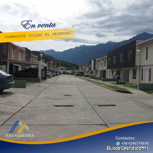 TOWNHOUSE DE PAQUETE EN EL SEC. LA PEDREGOSA.