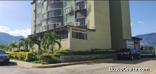 APARTAMENTO EN PLANTA BAJA EN URB LA SABANA GUATIRE 