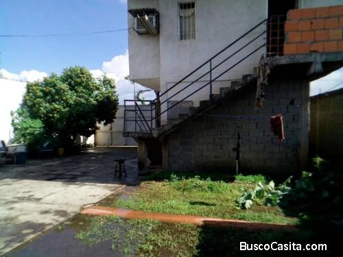 Vendo casa de dos planta con amplio terreno en acarigua estado portuguesa