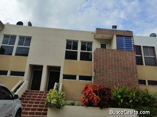 Town House en Mañongo. FOTH-175