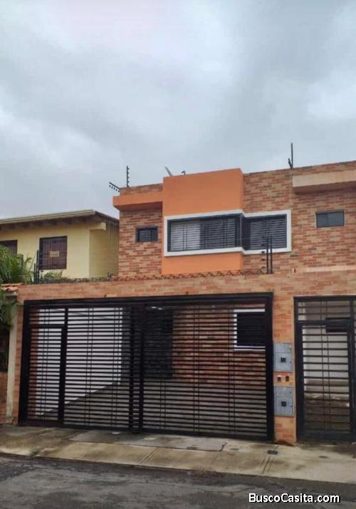 SKY GROUP Vende Town House en la Urb.Las Quintas del Norte FOTH-173